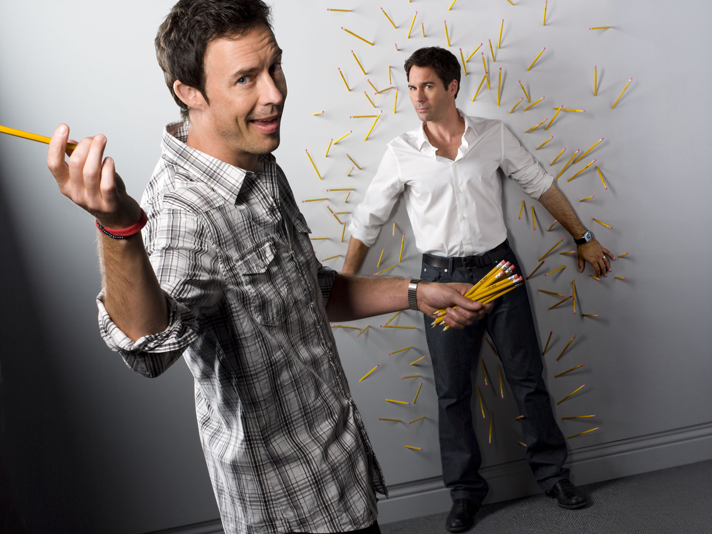 trust-me_tom-cavanagh-eric-mccormack-throwing-pencil-ph-art-streiber-tm_16760_0870_r